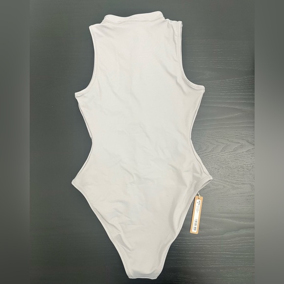 ZIP FRONT SLEEVELESS ONE PIECE SWIM BODYSUIT SIZE S (NEW) CHROME - Picture 5 of 6